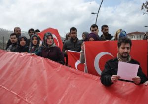Doğulu gençlerden teröre bayraklı tepki