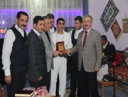 Şampiyon Dönmez'e plaket