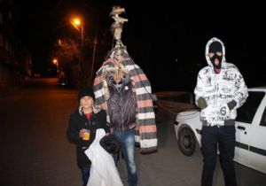 Yılbaşı'nı deve oynatarak kutladılar