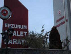 Öğretmen davası ertelendi