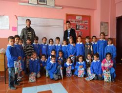 Eczacıbaşı öğrencileri sevindirdi