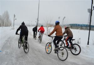 Eksi 20 derecede pedal çeviriyorlar