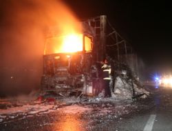 Erzincan yolunda tır yangını