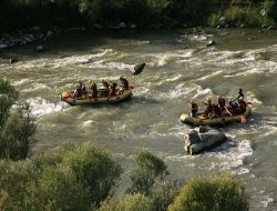 Fırat'ta rafting heyecanı