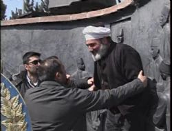 Havuzbaşı'nda meczup eylemi