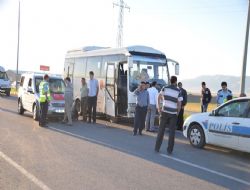 Hac Kafilesi Konvoyunda kaza: 2 Yaralı