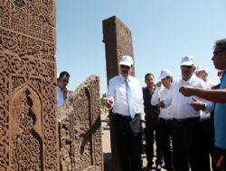 ‘Ahlat, büyük bir hazine'