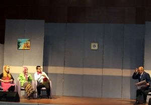  ‘Her Telden Kabare'nin mesajı ayakta alkışlandı