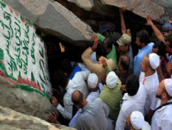Hacı adayları Hira'da