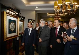 Kadın hattatlar icazet aldı