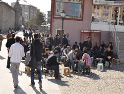 Kahvehaneler sokağa taştı 