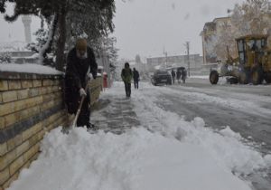 Kar yağdı temizlik seferberliği başladı