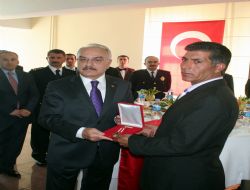 Kahraman Polise Devlet Övünç Madalyası 