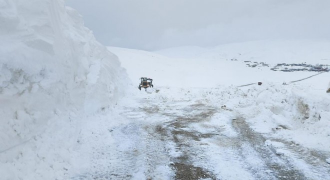 Kırsalda karla devam eden mücadele