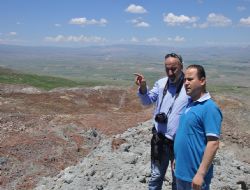 Kongur mercek altında