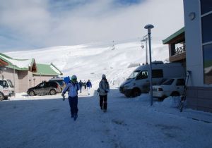Palandöken'le Konaklı arasında kar rekabeti