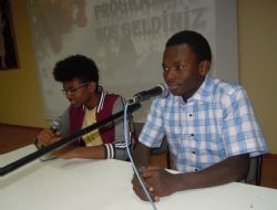 Kenyalı Hafız herkesi ağlattı