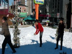 Karı eğlenceye dönüştürdüler