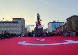 Kars'ta bayrak yürüyüşü 