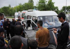 Karskapı kavşağında kaza: 8 yaralı