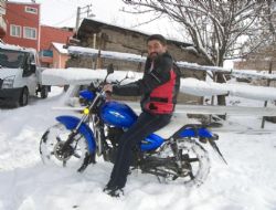 Kar üstünde motorsikletli ulaşım