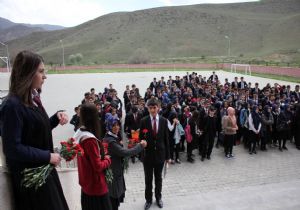 Oltu  A.L. Öğrencileri Kutlu coşkuyu paylaştı