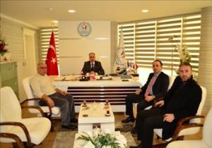 Seyhan spor tesislerinde incelemelerde bulundu