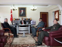 Kaymakam Güler şehit babasını ağırladı