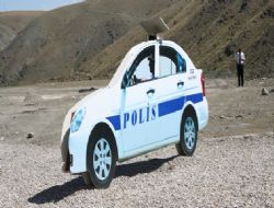 Trafik canavarlarını 'maket'le durduruyorlar