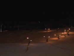 Meşaleli kayak gösterisi nefes kesti