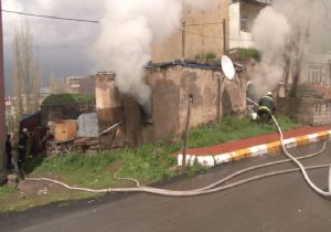Önce bıçaklandı sonra evi kundaklandı