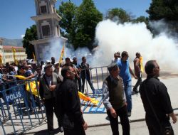 Polis protestoculara müdahale etti
