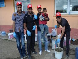 Polis ve öğrencilerden örnek davranış