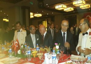 Protokol Zafer Bayramı resepsiyonunda buluştu