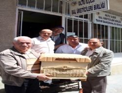 Arıcılara kovan altlığı dağıtıldı