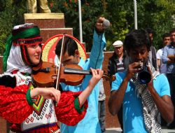 Ardahan Ulusal Kültür ve Bal Festivali başladı