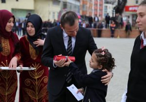 Minik Ressam'dan anlamlı armağan