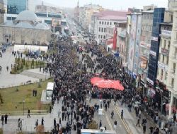 Dualar gözyaşlarına karıştı