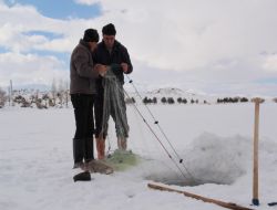 Doğu'da Eskimo usulü balık avı