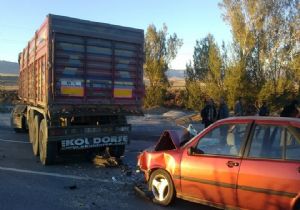 Şeker Fabrikası kavşağında kaza: 4 yaralı