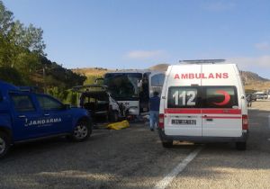 Şenkaya'da trafik kazası: 4 yaralı