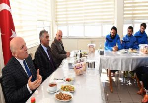 Sekmen'den Erzurumspor'a moral destek