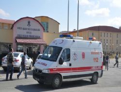 Sondaj makinesinin altında kaldı