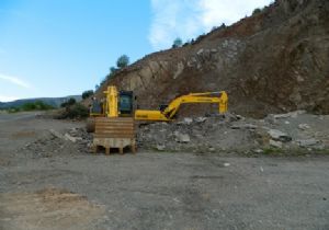 Şirkete haciz gelince yol yapımı da durdu 