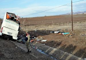 Otobüs kazasında şoför uyudu iddiası
