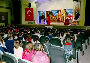 ‘Abur Cubur Mahallesi' Aziziye Sahnesindeydi..