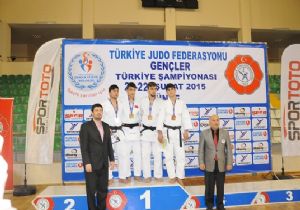 Dönmez Türkiye 1'incisi oldu