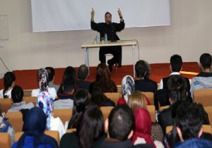 Tokmak Türk Tiyatrosu'nun tarihi seyrini anlattı