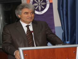 Attila ilhan şiirleriyle anıldı