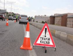  Otomobille yayaya çarptı
